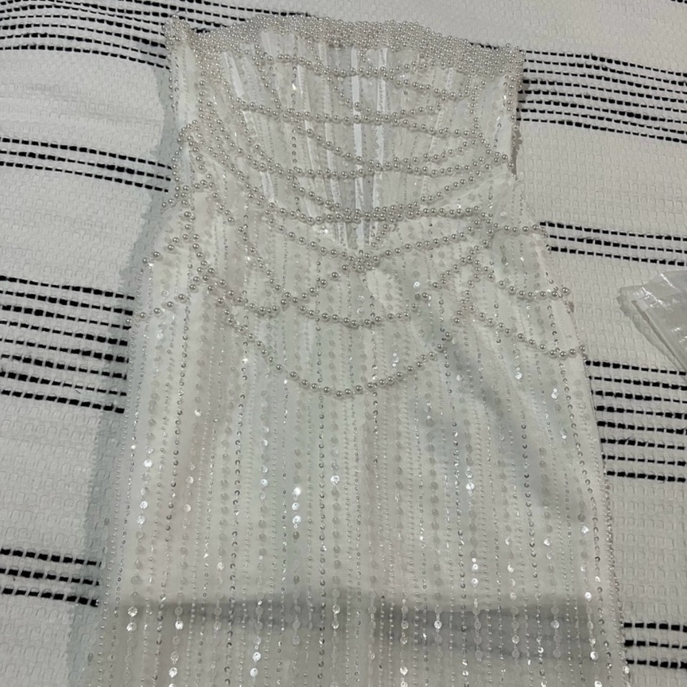 Elegant White Strapless Dress - Picture 5 of 7